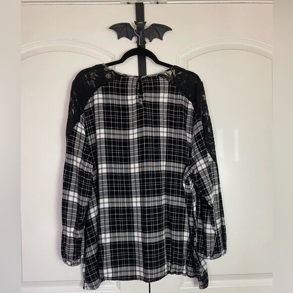 Cottagecore Style Blouse Black and White Plaid Lace Accents, lightweight  22/24 - Picture 2 of 9